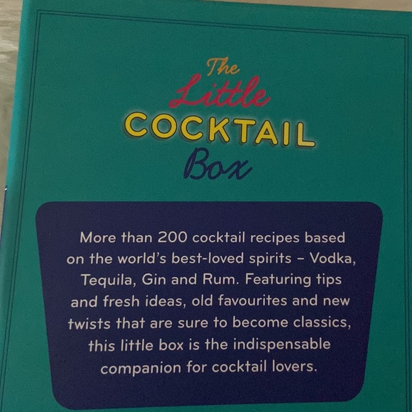 Host pick 🎉🌟⭐️The little cocktail boxed set of four books - Picture 3 of 9